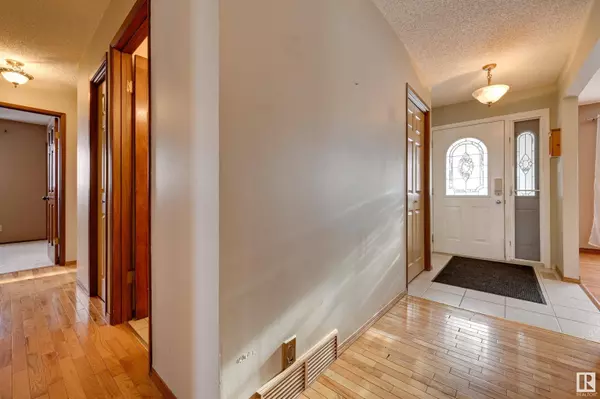 51 WINDERMERE DR, Spruce Grove, AB T7X 1P6