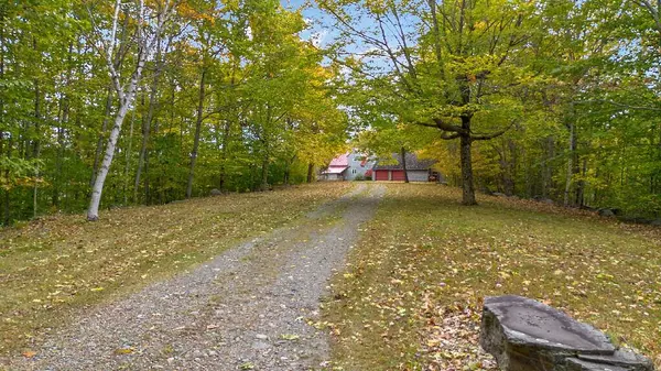 64 Snapdragon LN, Sidney, ME 04330