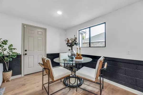 2351 Ash Crescent Street, Fort Worth, TX 76104