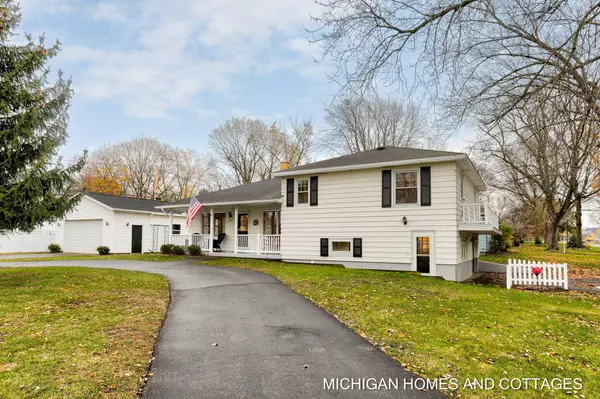 894 E 10th Street, Holland, MI 49423