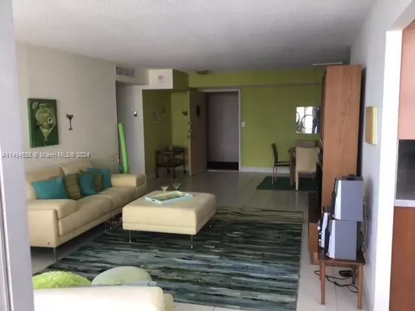 301 174th St #2016, Sunny Isles Beach, FL 33160