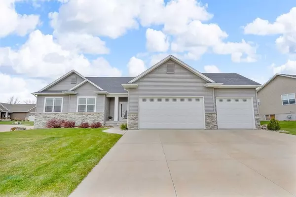2507 Prairie Walk DR NW, Cedar Rapids, IA 52405