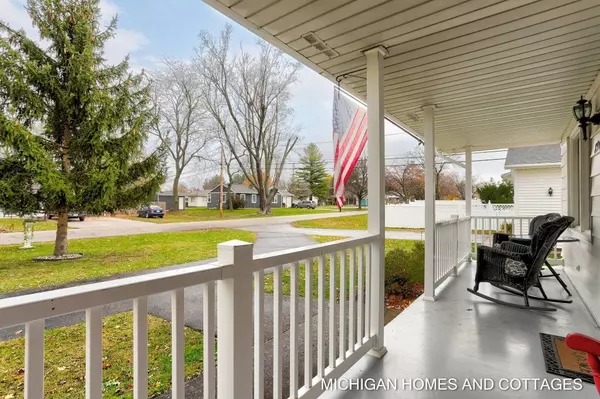 894 E 10th Street, Holland, MI 49423