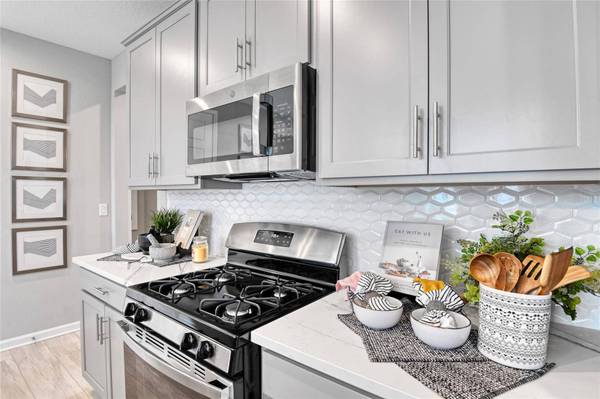 5909 JENSEN VIEW AVE, Apollo Beach, FL 33572