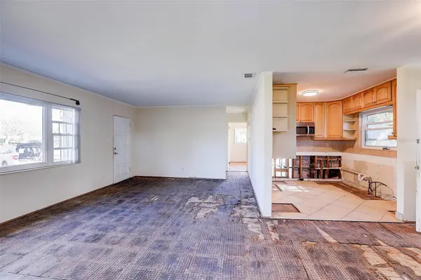 3743 OVERLOOK DR NE, Saint Petersburg, FL 33703