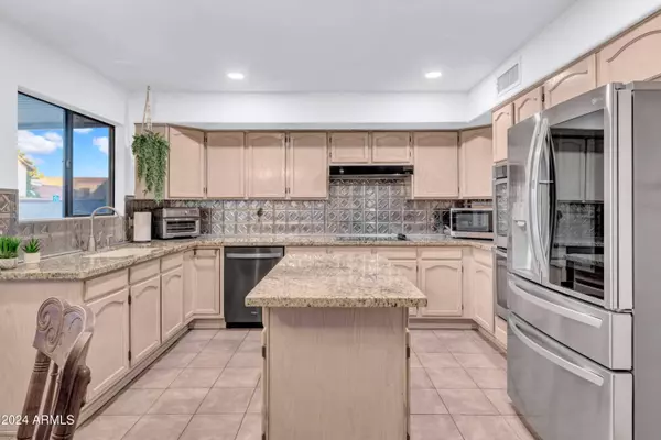 7332 W MORROW Drive, Glendale, AZ 85308