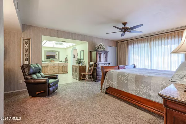 208 W SURREY Avenue, Phoenix, AZ 85029