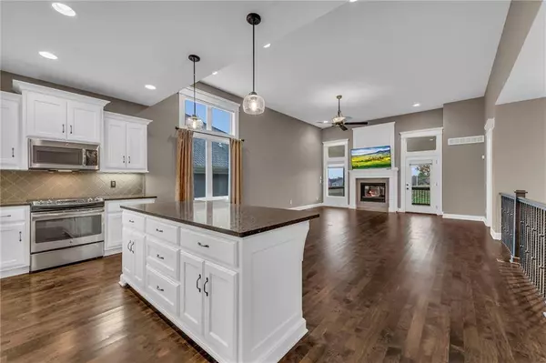 6014 NW 95th PL, Kansas City, MO 64154