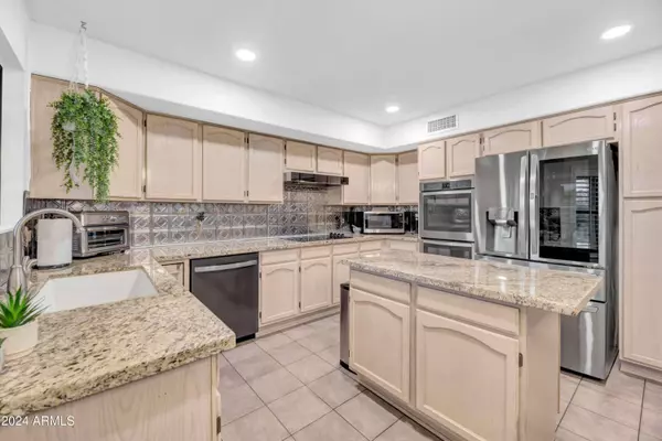 7332 W MORROW Drive, Glendale, AZ 85308