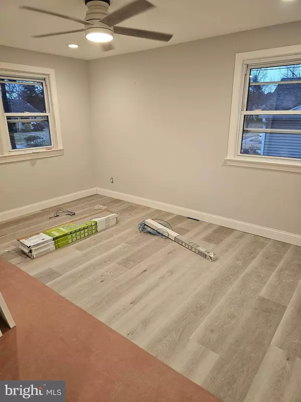 39 KENWOOD DR, Cherry Hill, NJ 08034