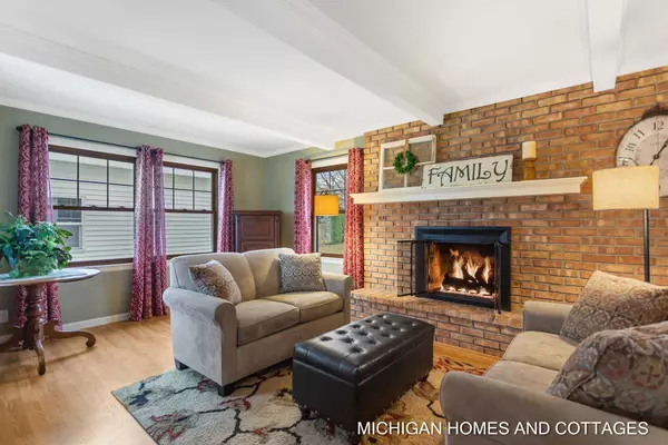 894 E 10th Street, Holland, MI 49423