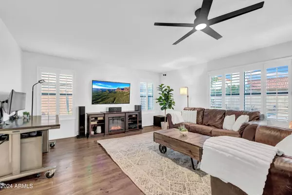 7332 W MORROW Drive, Glendale, AZ 85308