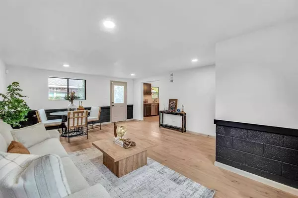 2351 Ash Crescent Street, Fort Worth, TX 76104