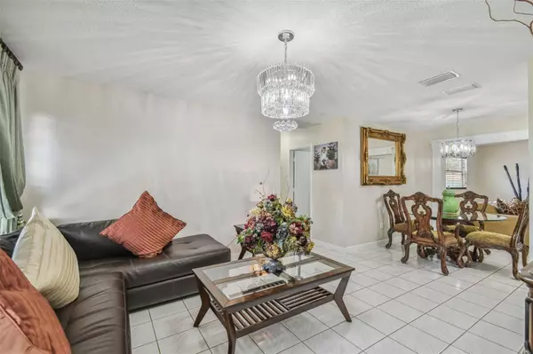 5512 WHITMORE DR, Tampa, FL 33634