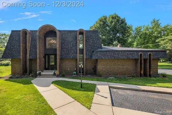 1059 Christian Hills Drive, Rochester Hills, MI 48309