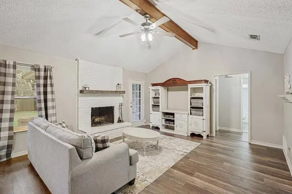 6652 Inwood Drive, Watauga, TX 76148