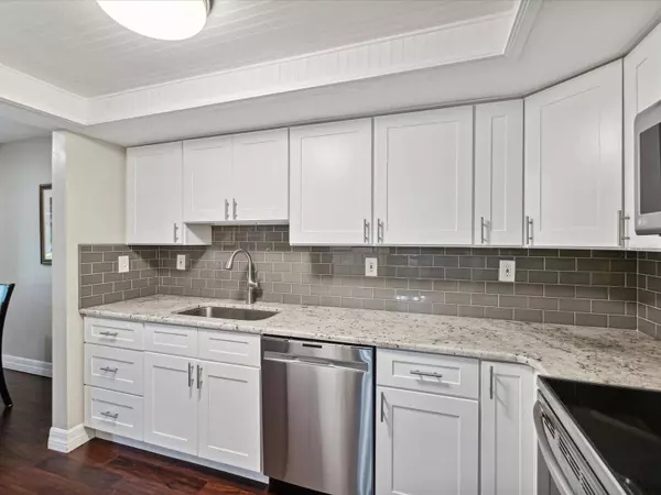 440 LAKEVIEW DR #31, Palm Harbor, FL 34683