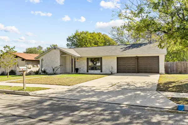 7502 WISHING OAKS ST, Live Oak, TX 78233-3133