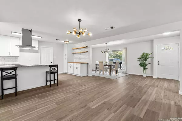 7502 WISHING OAKS ST, Live Oak, TX 78233-3133