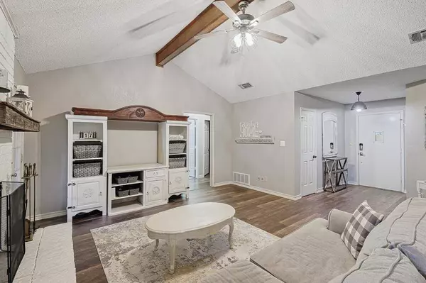 6652 Inwood Drive, Watauga, TX 76148