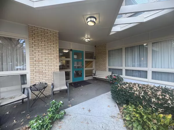 1301 SW Fillmore ST #Unit 27, Topeka, KS 66604