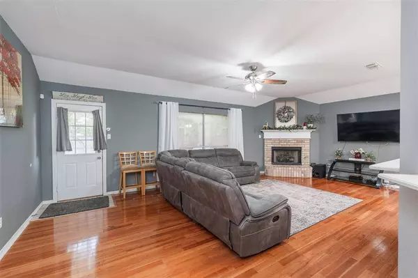 137 Roberts Drive, Saginaw, TX 76179