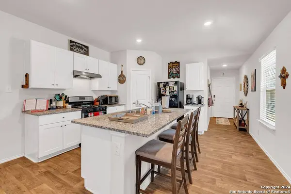 232 middle green, Floresville, TX 78114