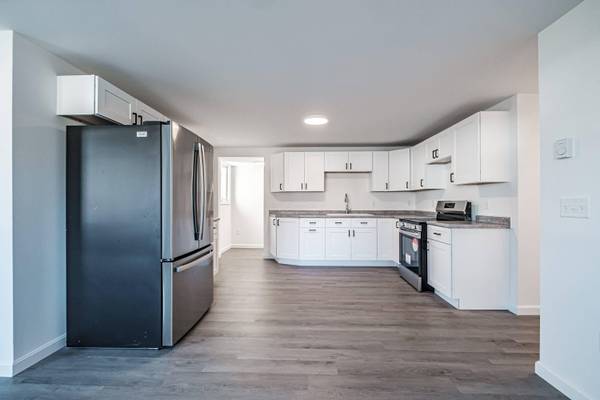 8 Woodside DR, Scarborough, ME 04074