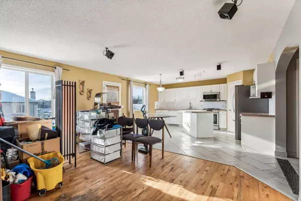 214 Royal Birch VW NW, Calgary, AB T3G 5J8
