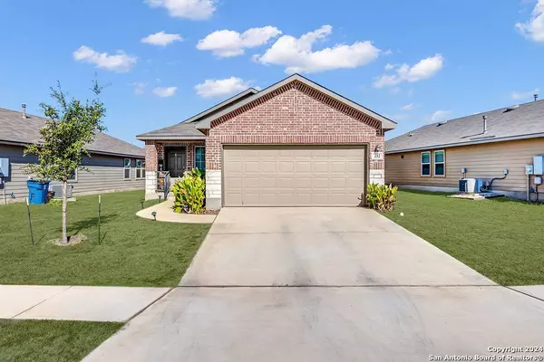 232 middle green, Floresville, TX 78114