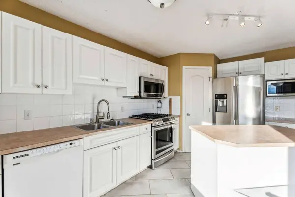 214 Royal Birch VW NW, Calgary, AB T3G 5J8