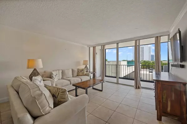 5600 N Flagler DR 305, West Palm Beach, FL 33407