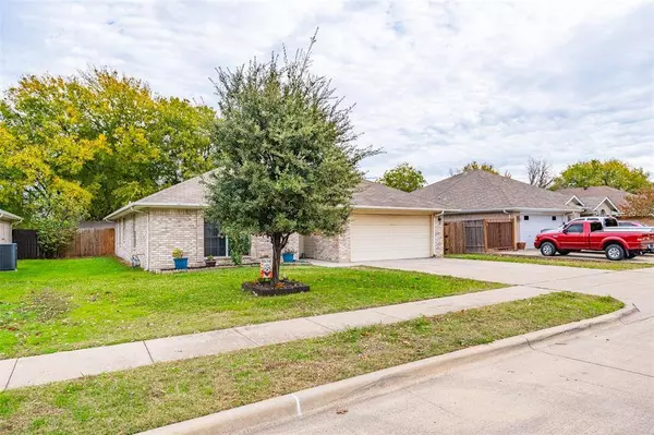 137 Roberts Drive, Saginaw, TX 76179