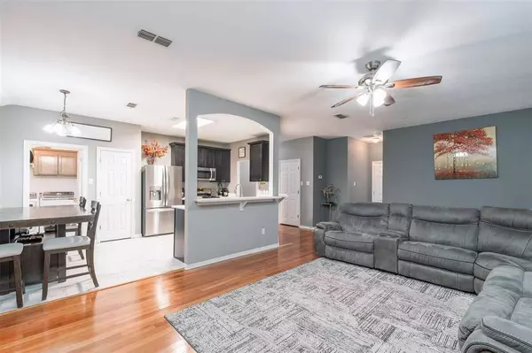 137 Roberts Drive, Saginaw, TX 76179