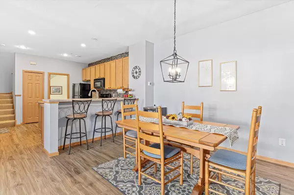 4887 Bivens CT #9706, Inver Grove Heights, MN 55076