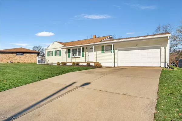 911 Penny ST SE, North Canton, OH 44720