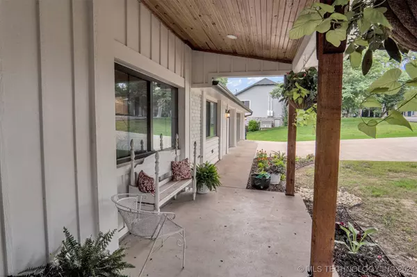 1207 Garner AVE, Tahlequah, OK 74464