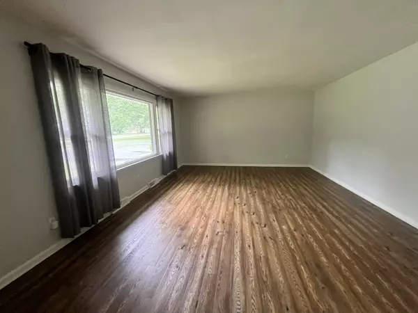 1313 Oakwood Trl, Indianapolis, IN 46260-4070