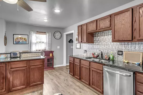 402 N Sumner St, Oxford, KS 67119