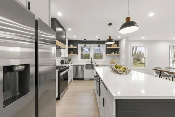 221 Olesen Drive, Naperville, IL 60540