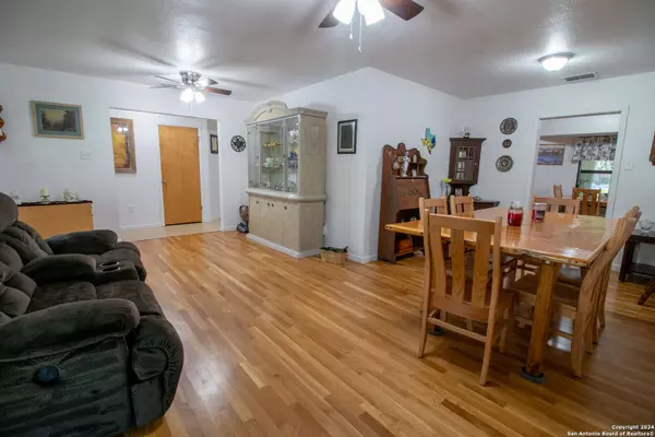 10530 ROCKING M TRL, Helotes, TX 78023-4034