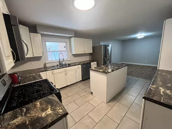 1313 Oakwood Trl, Indianapolis, IN 46260-4070