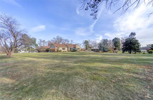 2809 Ashworth Road, West Des Moines, IA 50265