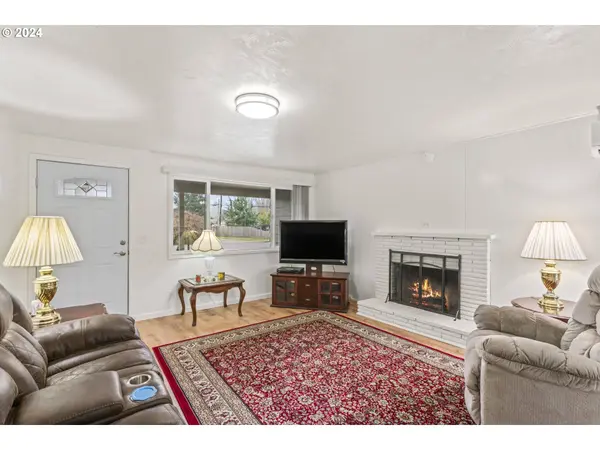 1232 1ST PL, Springfield, OR 97477