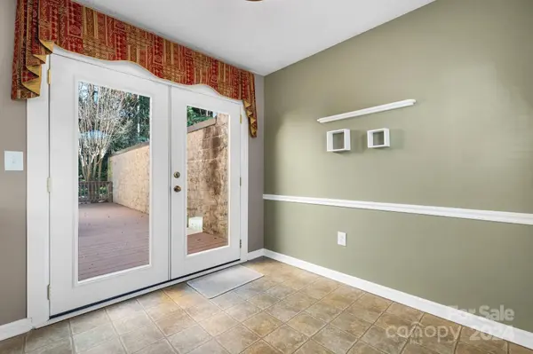 1623 12th ST NE, Hickory, NC 28601