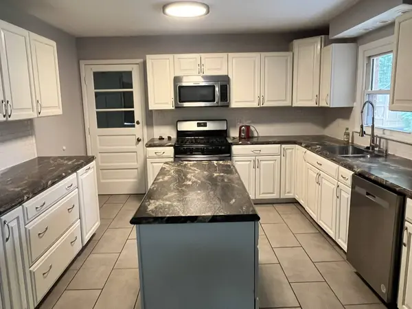 1313 Oakwood Trl, Indianapolis, IN 46260-4070