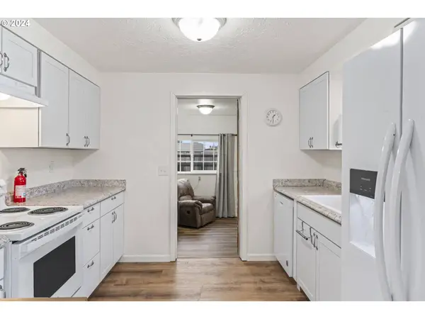 1232 1ST PL, Springfield, OR 97477