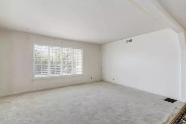 2110 Aaron WAY, Sacramento, CA 95822