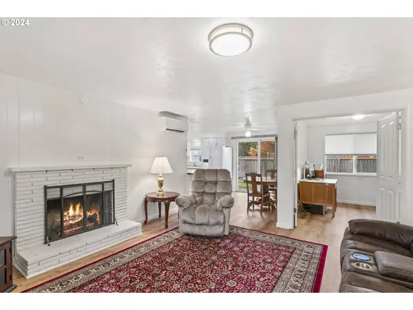 1232 1ST PL, Springfield, OR 97477