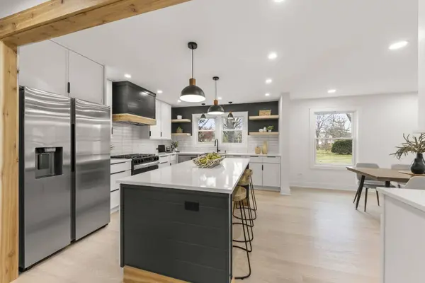 221 Olesen Drive, Naperville, IL 60540